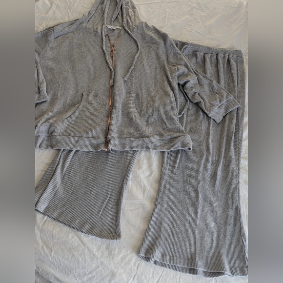 Live Well Ribbed Lounge Set - Picture 5 of 16